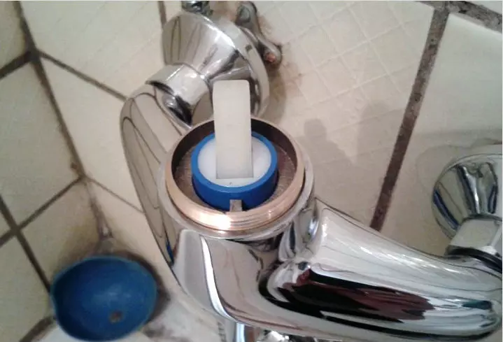 用自己的手修理浴室里的起重机：“水壶”的课程