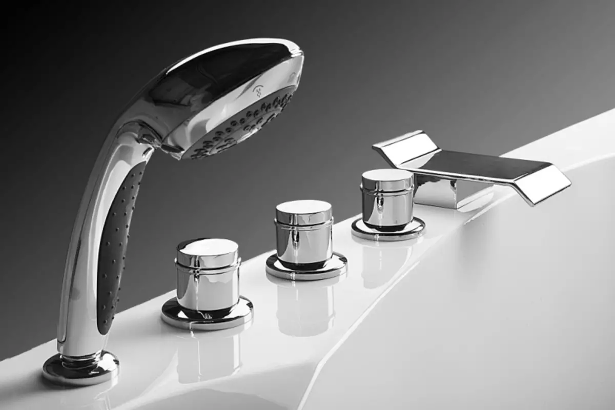 I-Bath Mixer: Ukusebenziseka lula nesitayela esingahleliwe