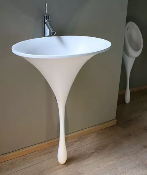 Tulipan lavaman - lavaman në një këmbë në banjo