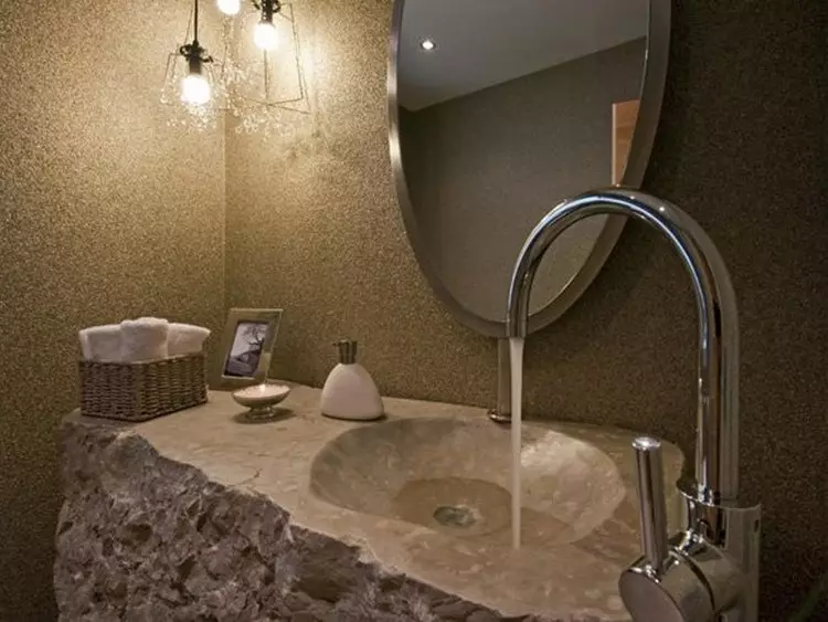 Natūralus akmens apvalkalas vonios kambariui