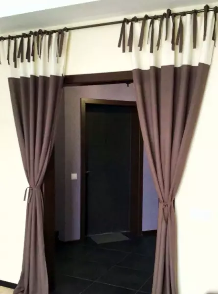 Decorative curtain for doorway - new trends in the interior