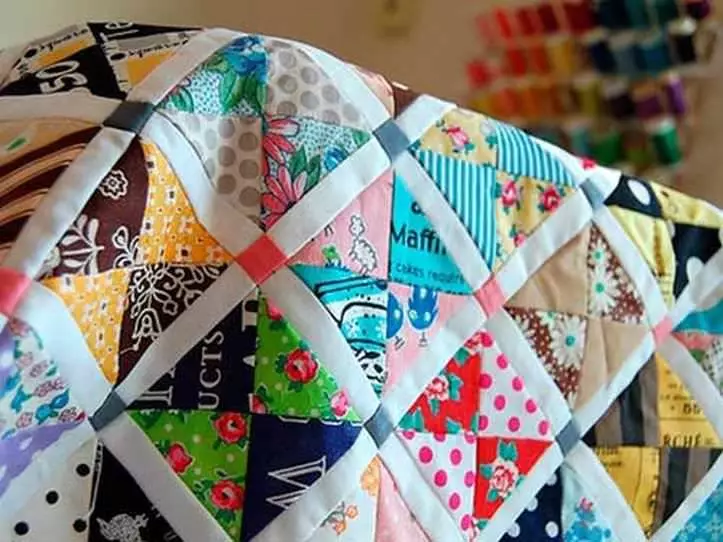 Jahitan patchwork adalah cantik dan mudah untuk pemula: skim dan corak, peralatan patchwork, pelajaran video, kelas induk kelas langkah demi langkah, di mana untuk memulakan, pita patchwork dan lukisan