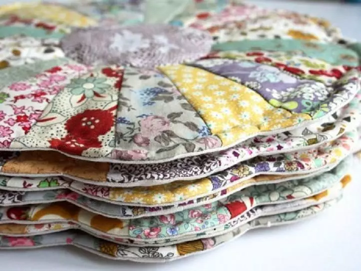 La cucitura della patchwork è bella e facile per i principianti: schemi e modelli, attrezzature per patchwork, lezioni video, classe master class passo passo, dove iniziare, nastro e dipinti patchwork