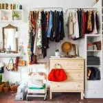 Paano upang palayain ang lugar sa closet: 5 Mga Tip sa Topical