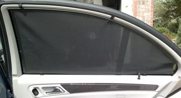Zasłony samochodowe na bocznych oknach z własnymi rękami