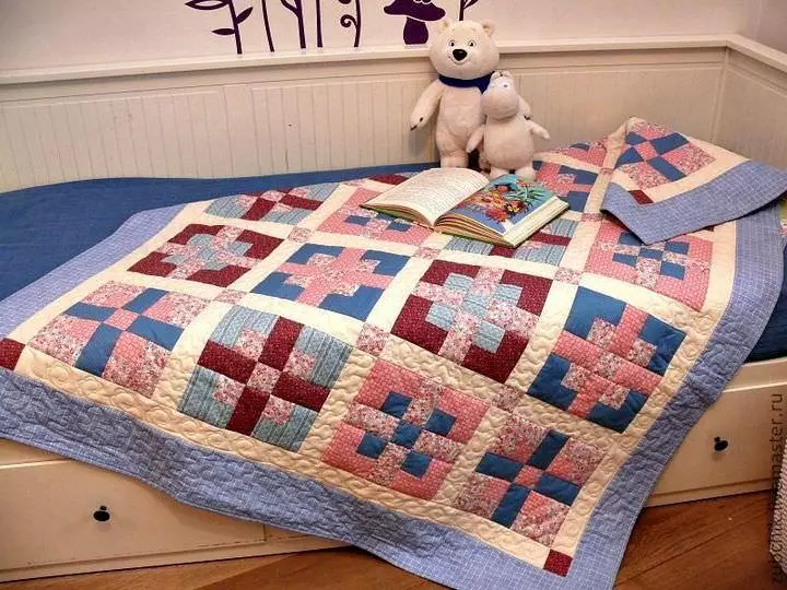 Крпеница кревети: patchwork photo, бебе постелнина во стилот на крпеница, плетен ватиран, господар класа од фармерки на кревет, танго, капчиња, видео