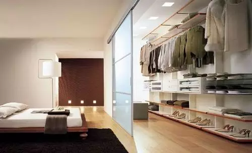 Soveværelse design med garderobe: placering, form, størrelse definition