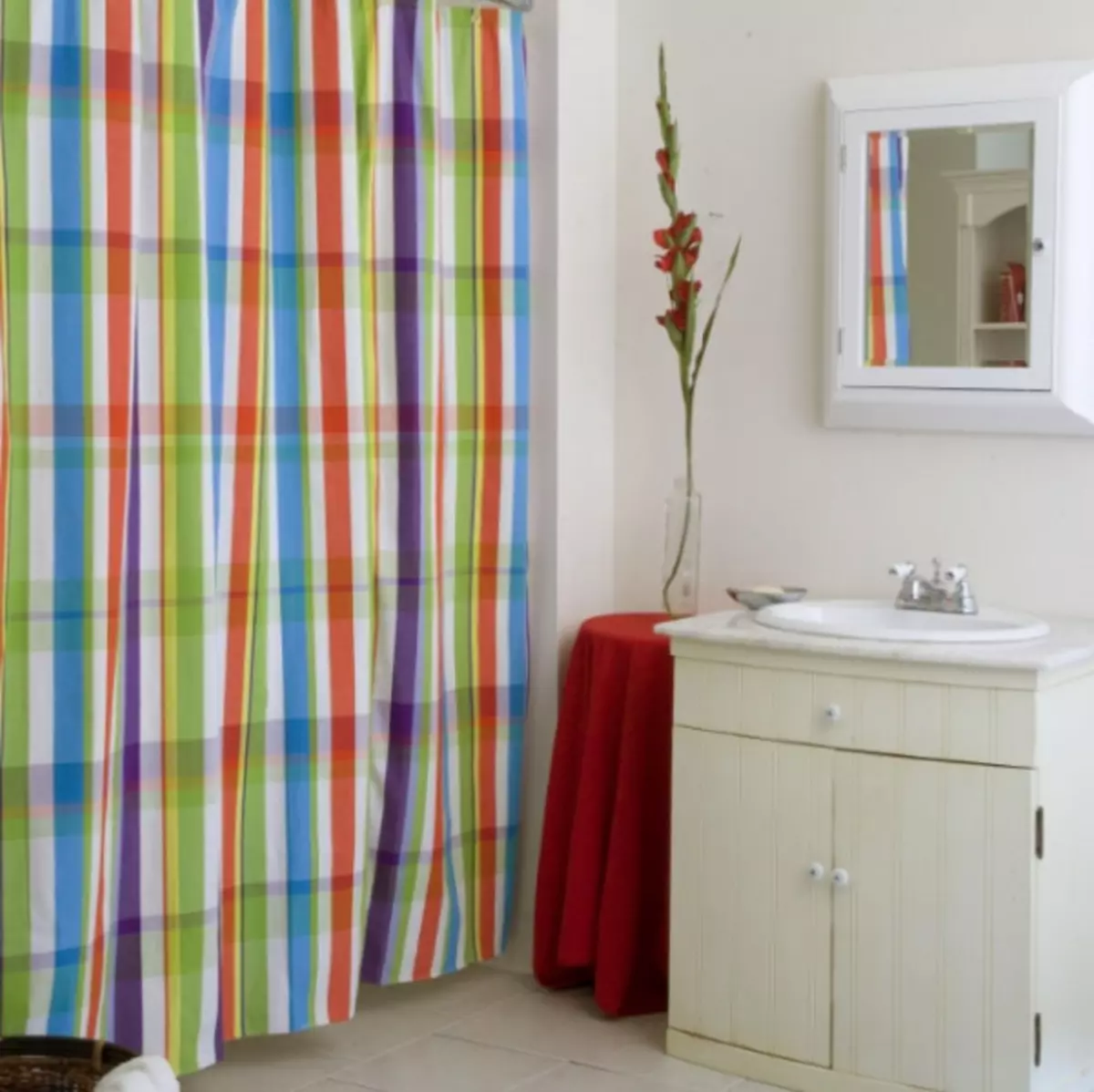 Магазины штор для ванной. Занавеска для ванной. Штора для ванной комнаты. Стильные шторы в ванную комнату. Текстильная штора для ванной.