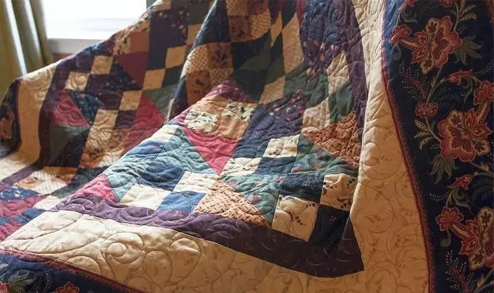 Patchwork, faru ĝin vi mem: Skemoj por kudrado, majstra klaso por komencantoj, kiel kudri, foto, paŝon-post-paŝa instrukcio, video-ekipaĵo, ŝablonoj