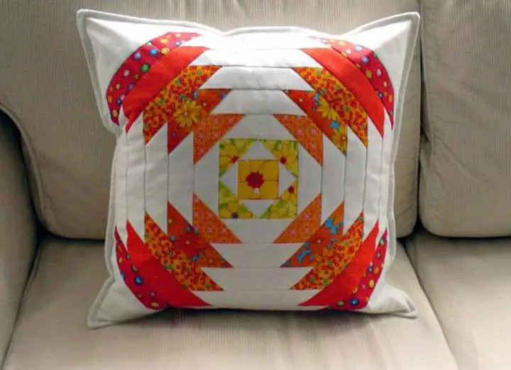 Kulîlkên Patchwork: Amûrên Patchwork, Scheme Sêwiran, Wêne, Styleêwaza Patchwork bi destên xwe, ramanên Pîllowcase, Daxuyaniya Sofa Decorative, Vîdyoyê