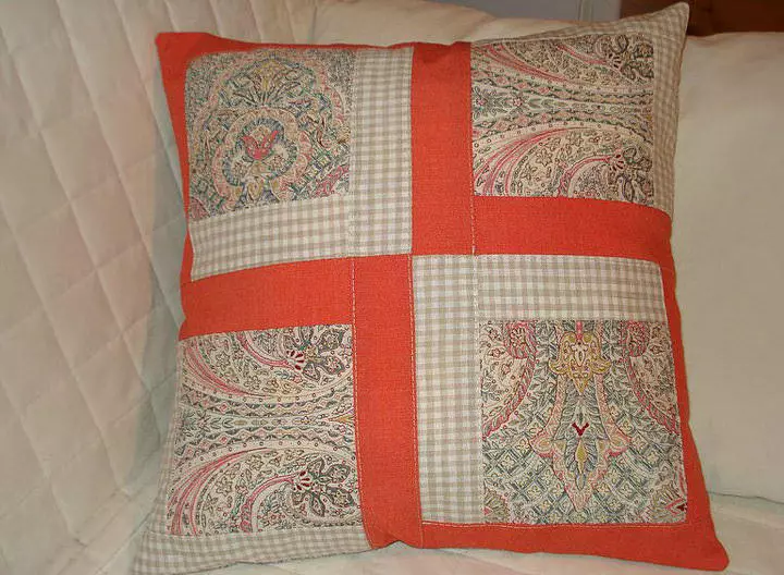 Patchwork Pillows: Patchwork udstyr, syningssystem, foto, patchwork stil med egne hænder, ideer om pudebetræk, dekorative sofa puder, video