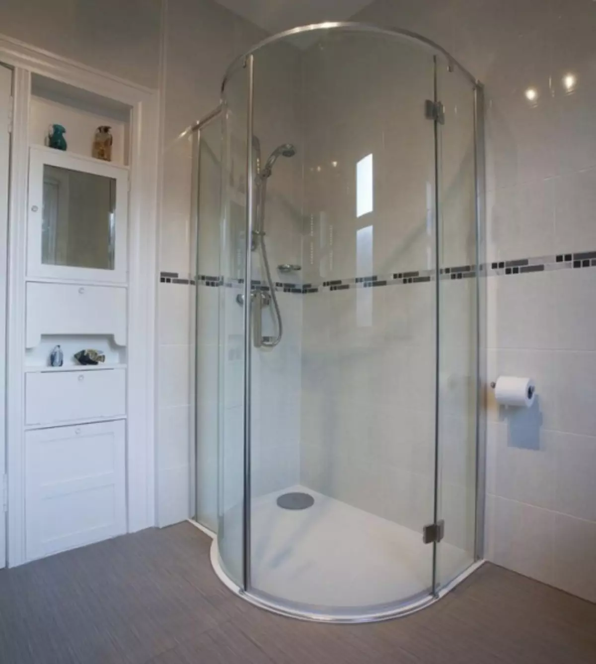 Душова кабіна з низьким піддоном - оптимальне рішення для невеликих ванних кімнат