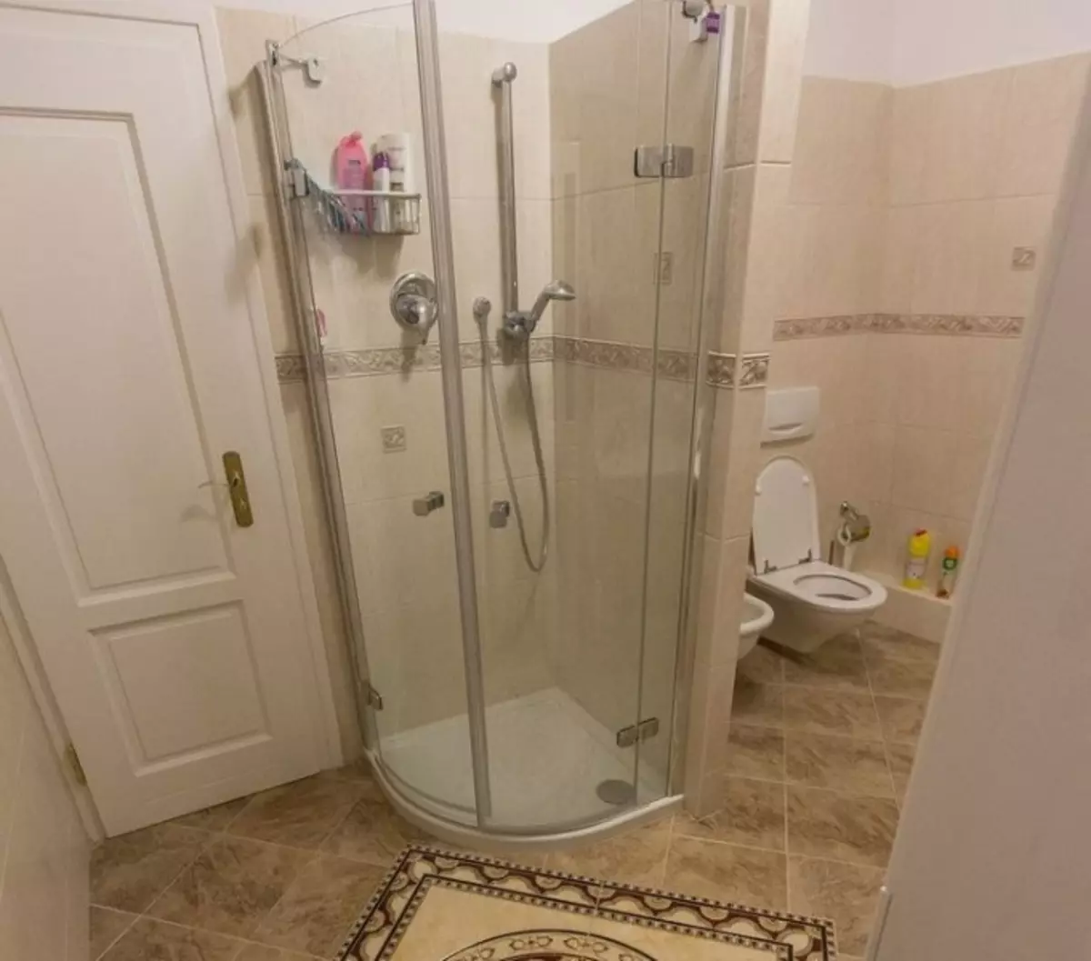 Душова кабіна з низьким піддоном - оптимальне рішення для невеликих ванних кімнат