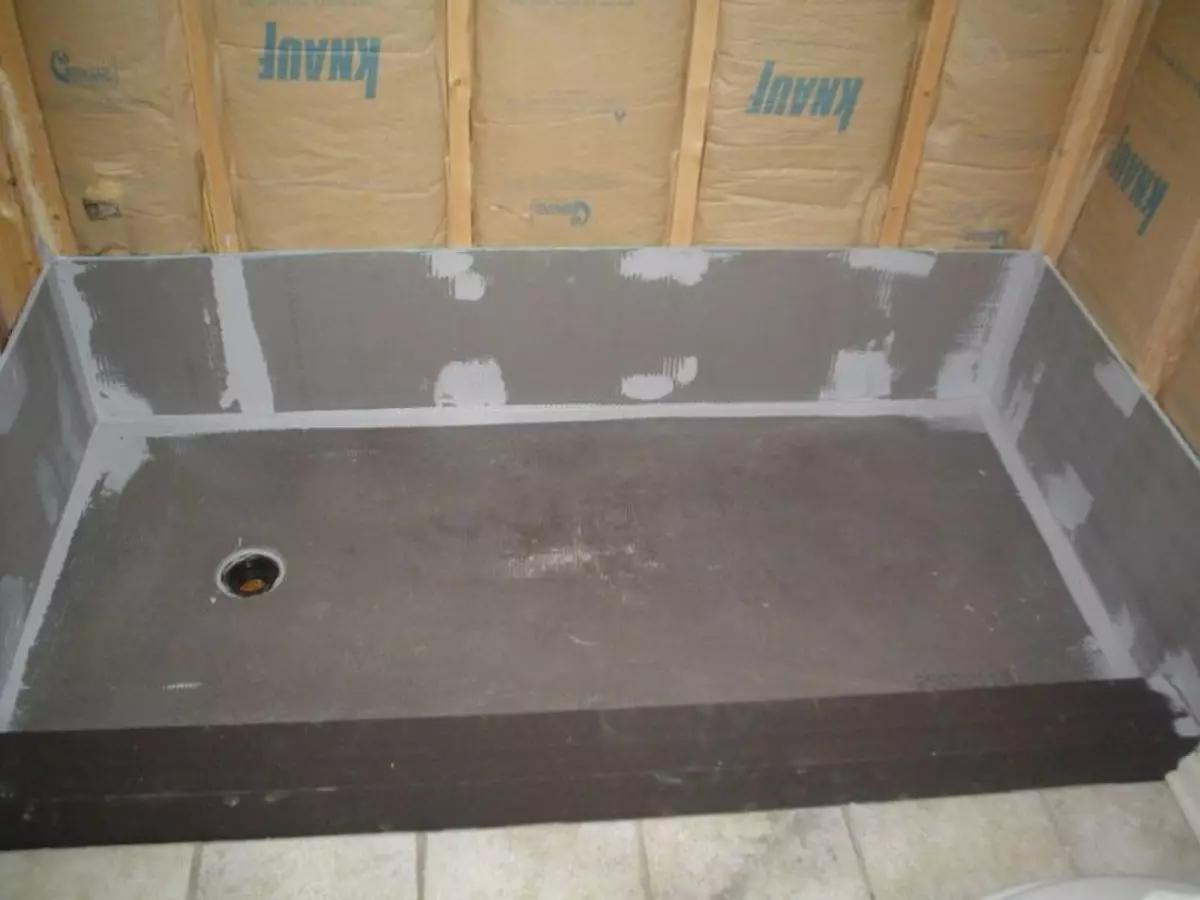 Alhainen lava-suihkukaappaus - optimaalinen ratkaisu pienille kylpyhuoneille