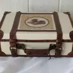 Suitcase ya mapambo - ufungaji kwa zawadi au kitu cha ubunifu na mikono yako mwenyewe | Picha +58