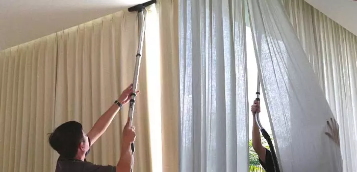 Como secar as cortinas de limpeza em casa e com profissionais de saída