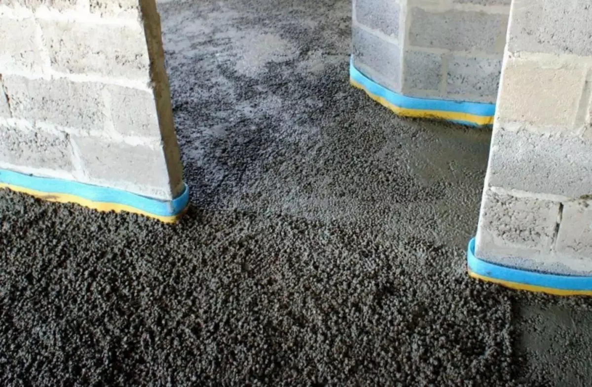 Grindų lygintuvas su moliu: derinimo technologija, kuri frakcija yra geresnė bute, keramzito betonui