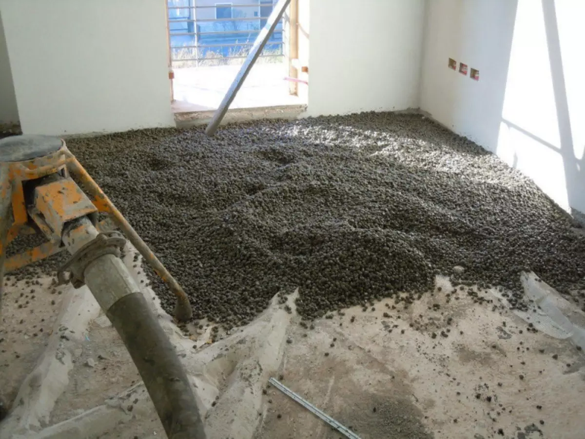 Dhimbje dyshemeje me balta: teknologjia e shtrirjes, e cila fraksion është më e mirë në apartament, një beton i ceramzit