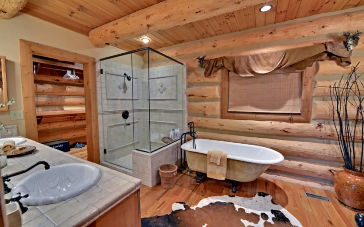 Kabin mandi di rumah kayu