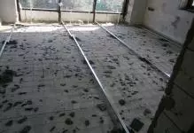 Rejilla reforzada: refuerzo de fibra de refuerzo, piso de hormigón caliente, relleno de base, plástico y metal