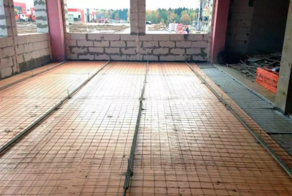 Grid bertetulang: menguatkan gentian menguatkan, lantai konkrit panas, asas mengisi, plastik dan logam