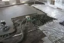 Rejilla reforzada: refuerzo de fibra de refuerzo, piso de hormigón caliente, relleno de base, plástico y metal