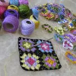 Paano itali ang isang gantsilyo Babushkin Square: Simple schemes para sa baguhan needlewomen