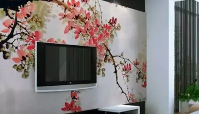 Japanilaiset taustakuvat huoneen seinillä