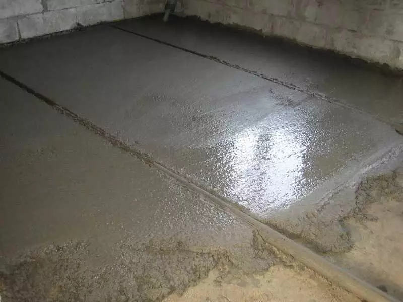 Kati i betonit në garazh: Plotësoni dhe lidhni për ta bërë atë të drejtë, bëni vetë betonimin, atë që nevojitet për pajisjen