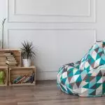 Беззриз мебел: стол торба во дизајнот на ентериер