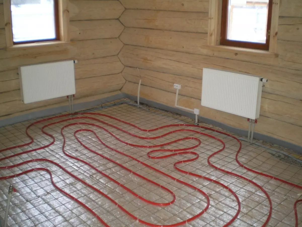Piano caldo in una casa in legno: tipi e elettrodomestici, aria riscaldata elettrica, casa privata