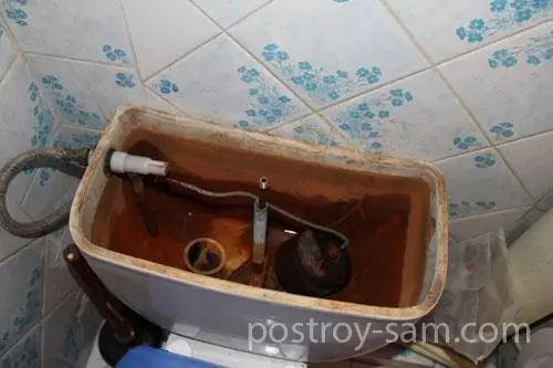 Bol de toilette de fuite. Comment éliminer?