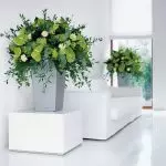 Apakah mungkin menggunakan bunga buatan di interior?