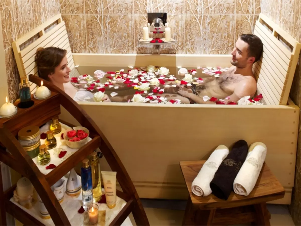 Муж жена ванна видео. Романтик в ванной. Романтический ужин в ванной. Романтическая ванна. Романтическая ванна для двоих.