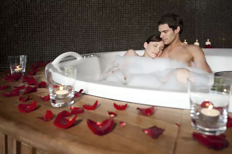 Baths for two - unity of feelings