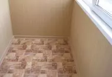 Paviment de PVC: sòls i plats, panells de pisos amb castells, comentaris i parquet de clorur de polyvinil, foto