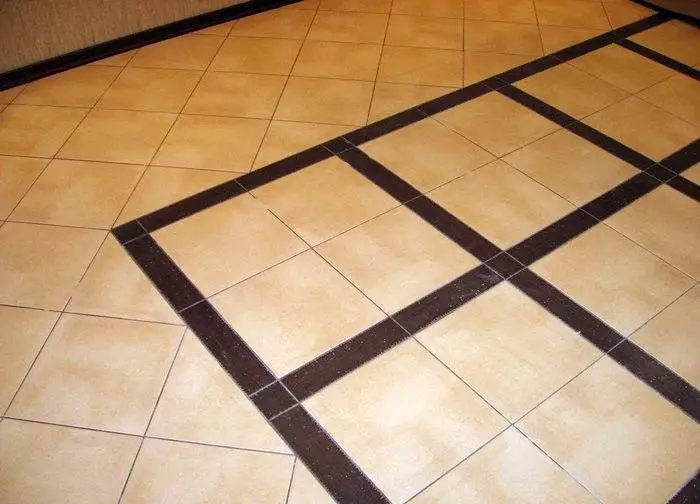 Πώς να βάλετε ένα κεραμίδι στο ξύλινο πάτωμα στην κουζίνα σωστά: Είναι δυνατή η τοποθέτηση, οδηγίες, βίντεο