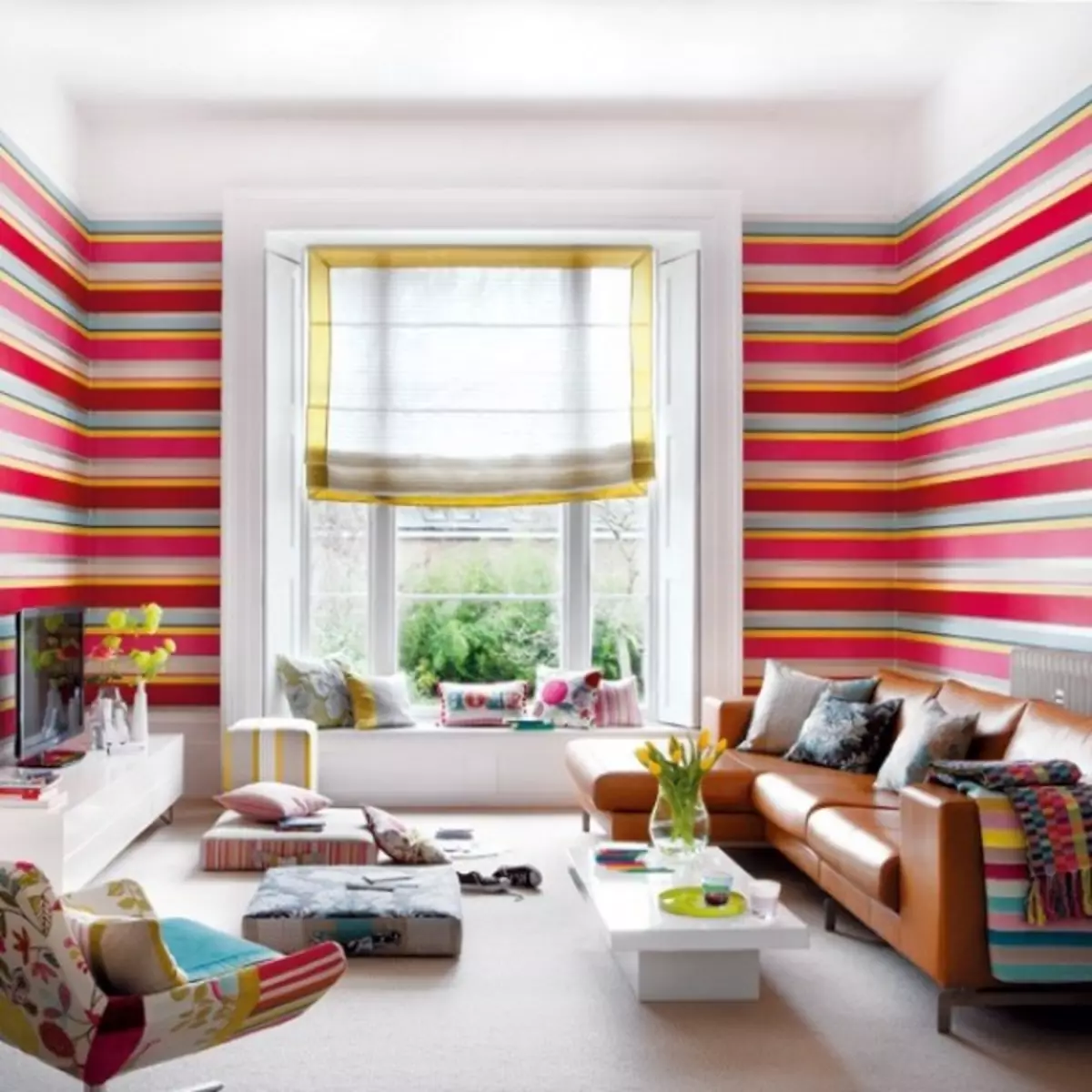 So wählen Sie ein Wallpaper für ein kleines Wohnzimmer aus