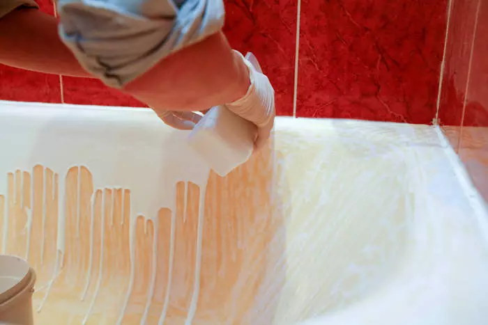 Revestimento de banho com acrílico líquido: restaurar o banho com suas próprias mãos