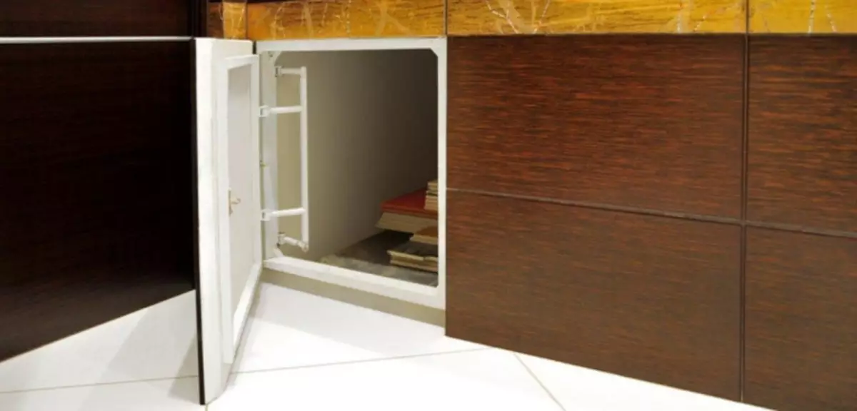 Dold lucka under kakel: en hemlig källare och osynlig gör-det-själv, revisionsgolv på golvet