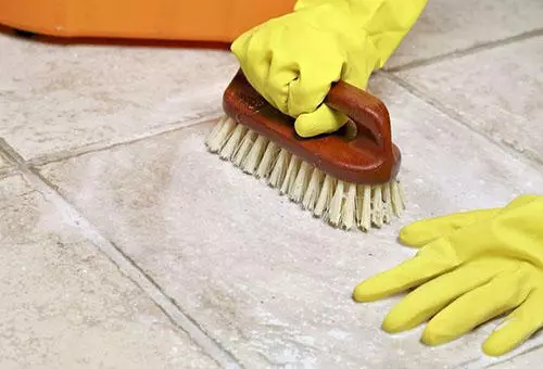 End hvidvaskning udendørs fliser efter reparation: flise på gulvet, primer til porcelæn stentøj, rengøring og hvordan man vasker