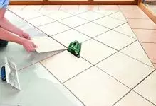 Lægning af fliser diagonalt på gulvet: hvordan man sætter og sætter, video rhombus, gulvmærkning, foto layout
