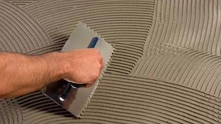 Плитканы бетонға қалай желімдеуге болады: Керемет керамикалық қабат, ас үйдегі қабырға, ол ескі жерге құлады