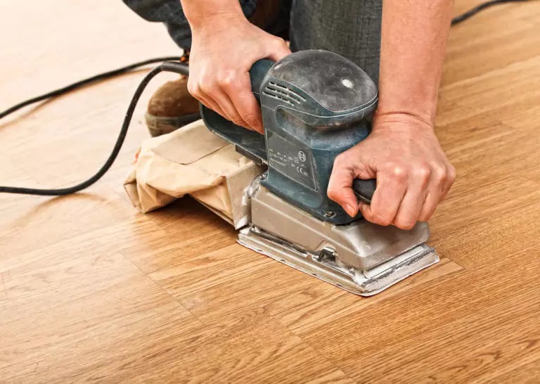 Szlifowanie podłogi: Drewniana płyta ponadgabarowa, jak polerować z własnymi rękami, ręcznie wideo, szlifierki