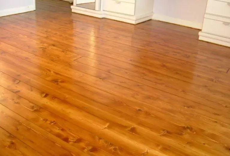 地板研磨：木製超大板，如何用自己的手拋光，手動磨削機器