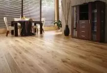 Fa padlók az apartmanban: a természetes fa padlója, egy fotó parketta szabadtéri, ahogyan azt csinálják