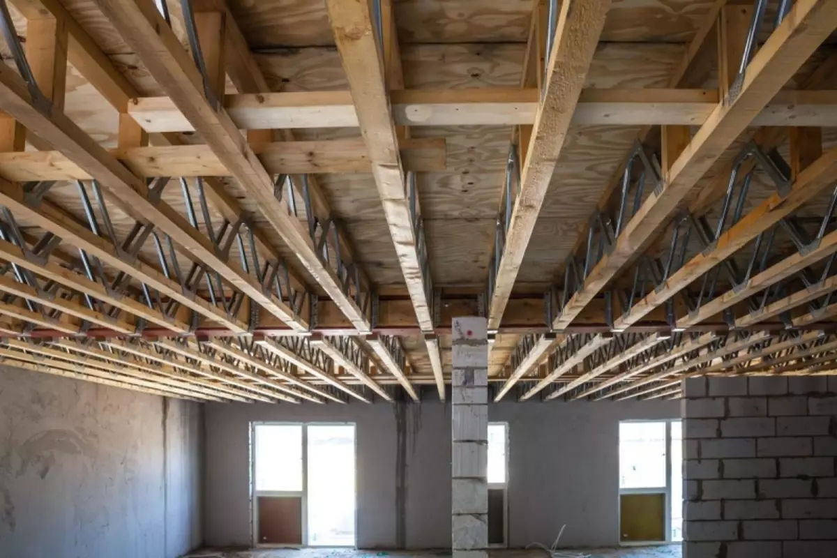 Балки перекриття: дерев'яні між поверхами, міжповерхові в цегляному будинку приватному, дерева другого варіанти і пристрій
