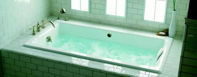 Która kąpiel jest lepsza: żeliwo, stal lub akryl? Analiza porównawcza