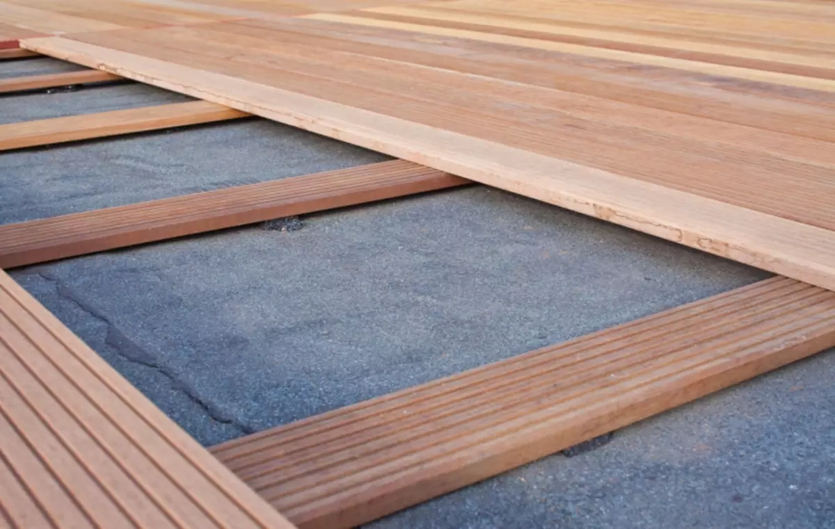 Holzfußbodengerät: Das Design der Verzögerungen, die im Haus, von Sperrholz, aus Sperrholz, und tun Sie es selbst