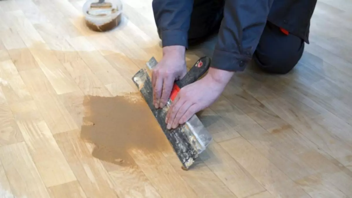 Trotoar untuk parket: parket puttail dan puing-puing, cara meletakkan lantai, lacquer dan pertengkaran dengan tangan Anda sendiri